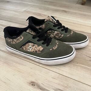 Airwalk Huntington Lace-Up camo green Sneakers skater boys Size 6